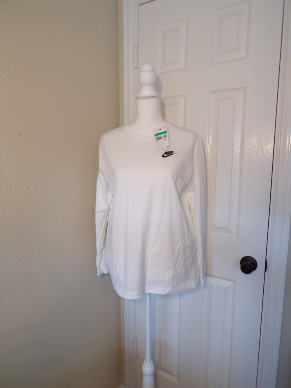 Nike Kids "The Nike Tee" Futura Logo Long Sleeve T-Shirt Size XL White NWT